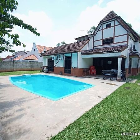 ملقا Villa With Private Swimming Pool المظهر الخارجي الصورة